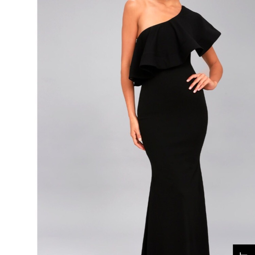 New with tags.  Lulu gown, size 0